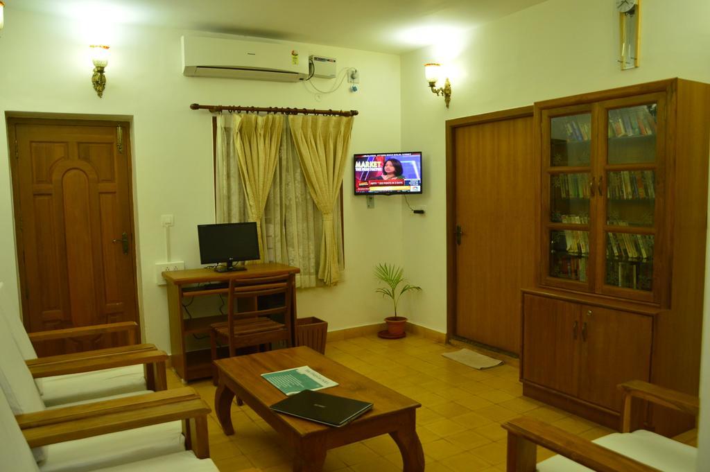 Cours Chabrol Hotel Pondicherry Exterior photo