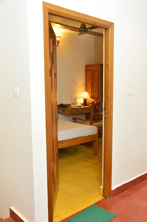 Cours Chabrol Hotel Pondicherry Exterior photo