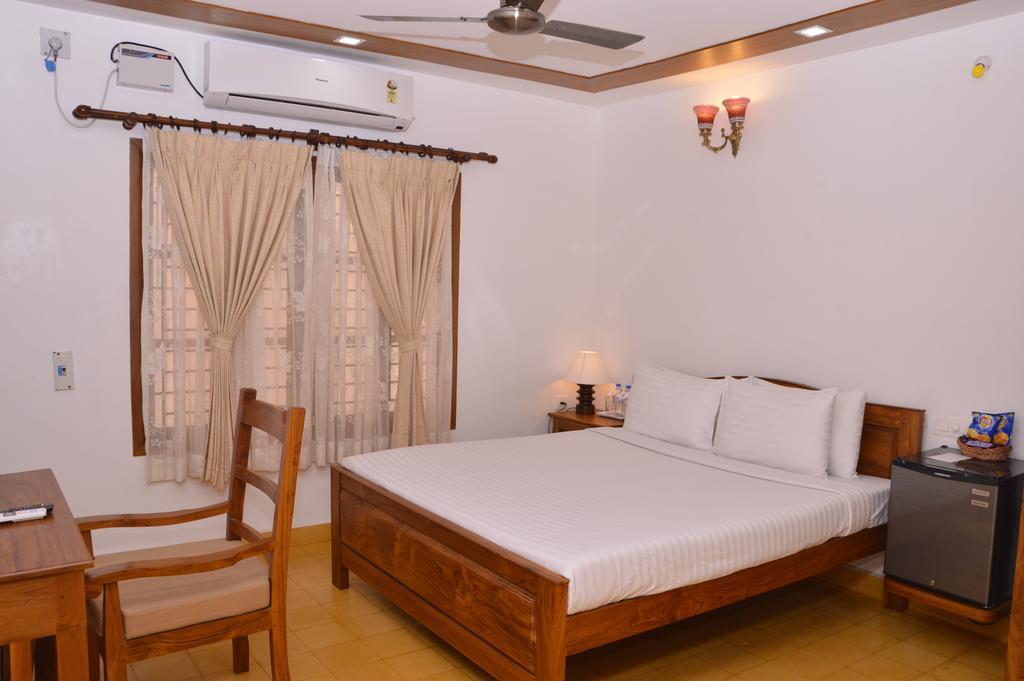 Cours Chabrol Hotel Pondicherry Room photo