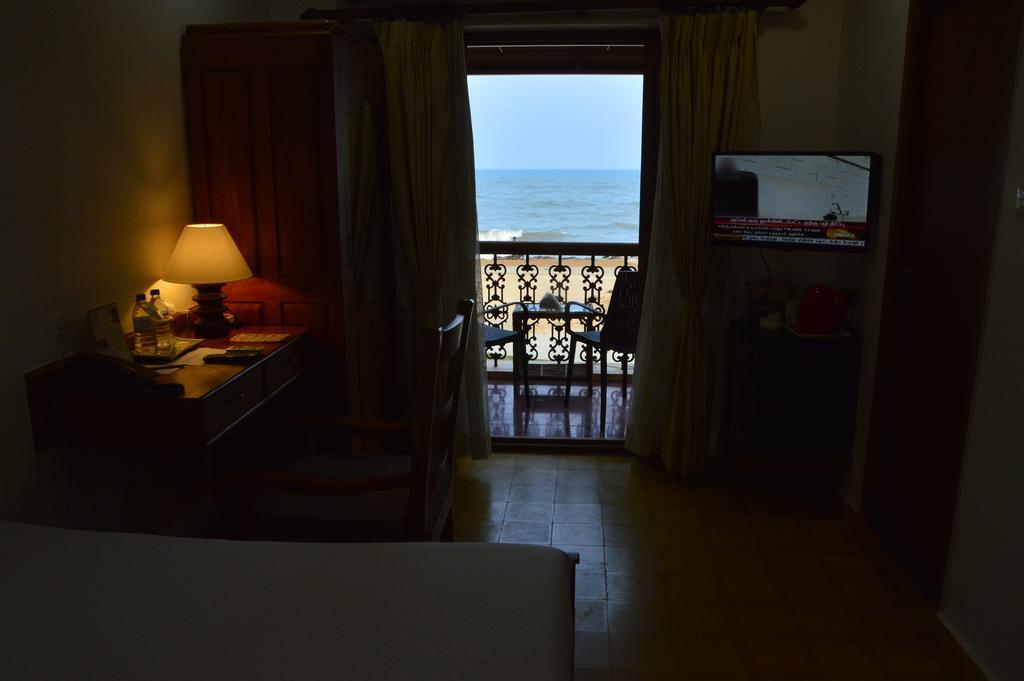 Cours Chabrol Hotel Pondicherry Room photo
