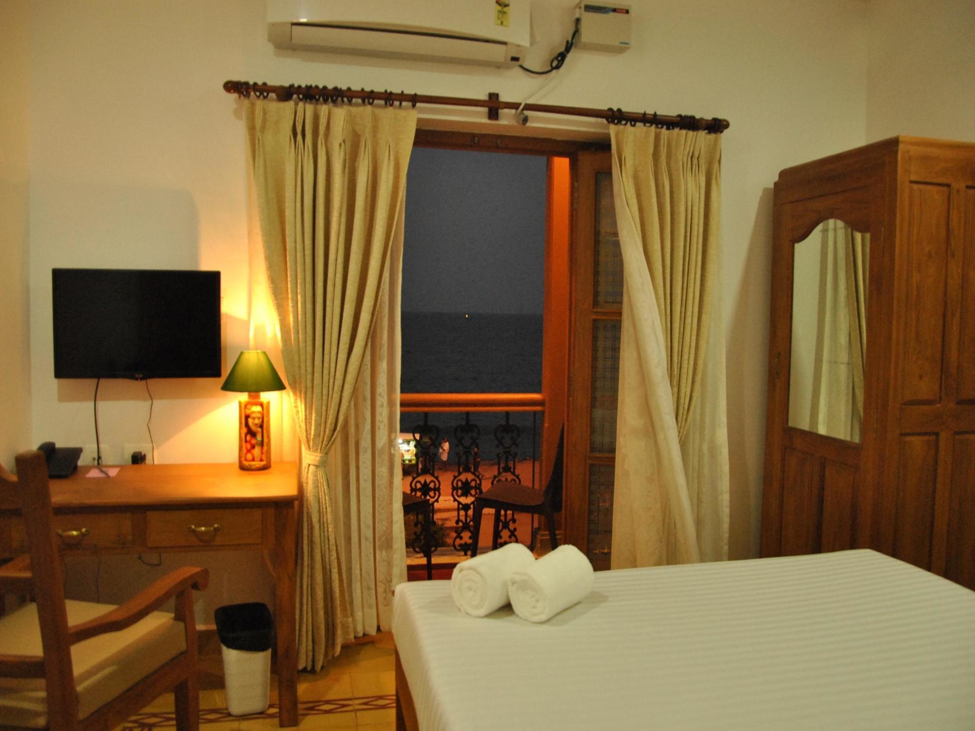 Cours Chabrol Hotel Pondicherry Exterior photo