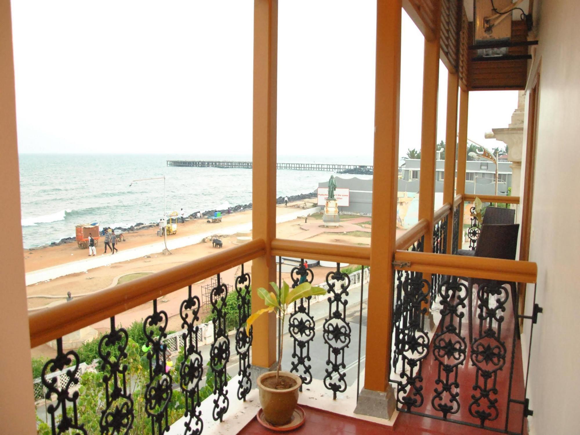 Cours Chabrol Hotel Pondicherry Exterior photo